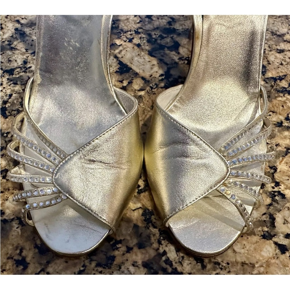 Stuart Weitzman Gold Strappy Heels sz. 6